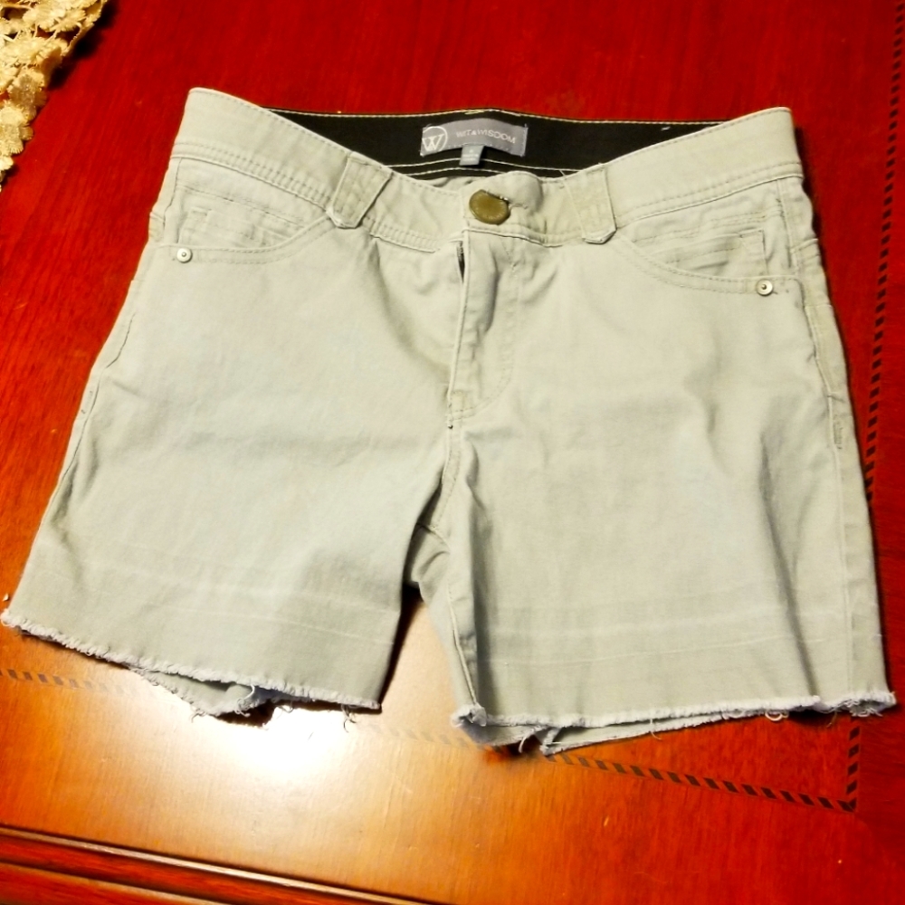 Reg $60 Wit & Wisdom Khaki shorts - Picture 1 of 4